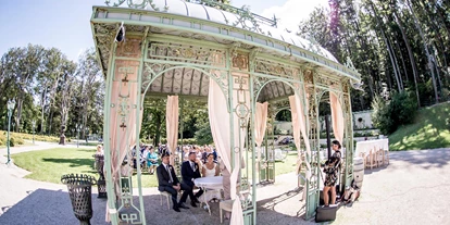Nozze - Art der Location: im Freien - Prein an der Rax - Feiern Sie Ihre Hochzeit im Gartenpavillion auf Schloss Wartholz in Reichenau an der Rax (NÖ).
Foto © weddingreport.at - Schloss Wartholz