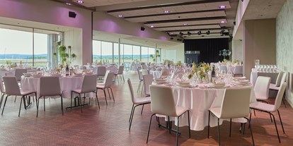 Hochzeit - Art der Location: Eventlocation - Jois - Der große Festsaal im FRITZ am See bietet Platz für bis zu 200 Hochzeitsgäste. - das Fritz am See