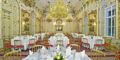 Wedding - Umgebung: in einer Stadt - Baden (Baden) - Der große Festsaal des Palais Pallavicini. - Palais Pallavicini