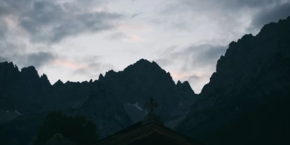 Bruiloft - Art der Location: Hotel - Reith bei Kitzbühel - Traumhafter Blick auf die Berge rund um den Stanglwirt in Tirol. - Bio-Hotel Stanglwirt