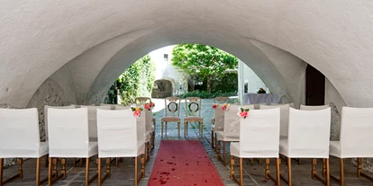 Wedding - externes Catering - Mariazell - Auch im Torbogen kann sich getraut werden :-) - Schloss Thörl