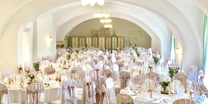 Hochzeit - Art der Location: privates Anwesen - Lanzenkirchen - Großer Saal für 140 Personen - Hochzeitsschloss Gloggnitz