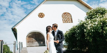 Hochzeit - Kärnten - Das Areal vom Feststadl bietet zahlreiche tolle Plätze für unvergessliche Pärchen- und Brautpaarshootings. - Lillis Feststadl