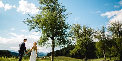 Hochzeit - Standesamt - PLZ 9551 (Österreich) - Während die einen Boccia spielen, können die anderen in Ruhe unvergessliche Hochzeitsfotos machen. Das Areal bietet zahlreiche tolle Motive. - Lillis Feststadl