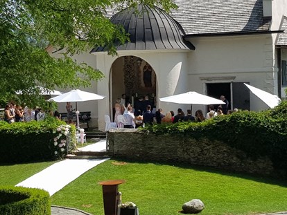 Hochzeit - Hochzeitsessen: 5-Gänge Hochzeitsmenü - Göriach (Magdalensberg) - Außenhochzeit vor dem Altar - Schloss Maria Loretto am Wörthersee