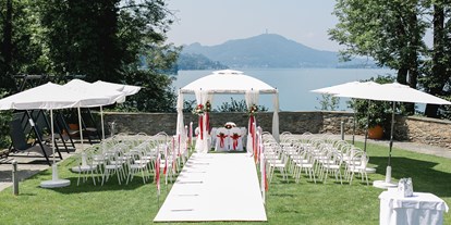 Hochzeit - Umgebung: am See - Österreich - standesamtliche Hochzeit im Garten. - Schloss Maria Loretto am Wörthersee