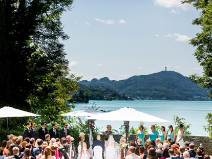Hochzeit - Art der Location: Eventlocation - freie Trauung im Garten. - Schloss Maria Loretto am Wörthersee