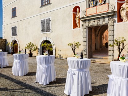 Hochzeit - Art der Location: Burg - Die Obere Bastei eignet sich ideal für einen Sektempfang im Freien mit herrlichem Blick bis zum Neusiedlersee. - Burg Forchtenstein
