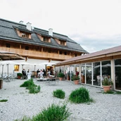 Location per matrimoni - Feiern Sie Ihre Hochzeit in der Stiftsschmiede am Ossiacher See in Kärnten.
Foto © henrywelischweddings.com - Stiftsschmiede Ossiacher See