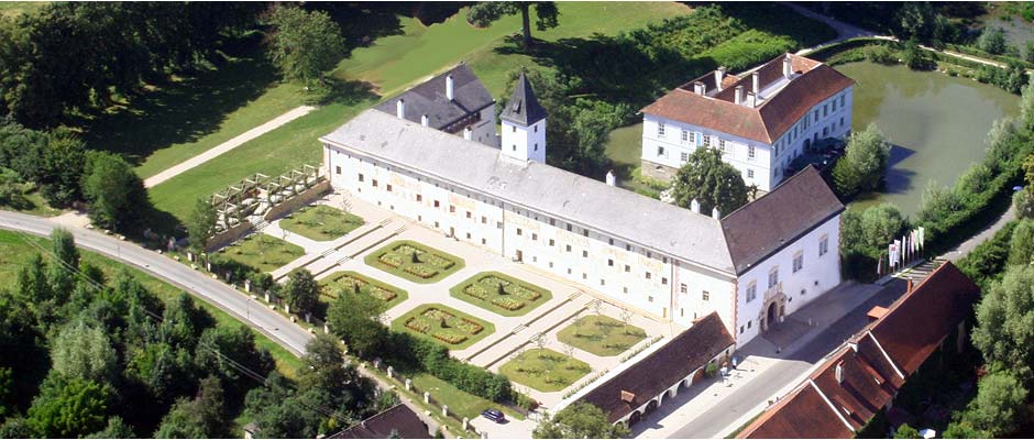 Trouwlocatie - Landschloss Parz bei Grieskirchen liegt inmitten eines  Gartens und Parks - ein märchenhafter Rahmen für Traumhochzeiten. - Landschloss Parz