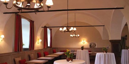 Hochzeit - Hatscheksiedlung - Gemütlich-elegante Feiern finden in den Gewölben des Schlosswirtes am offenen Kamin statt. - Landschloss Parz