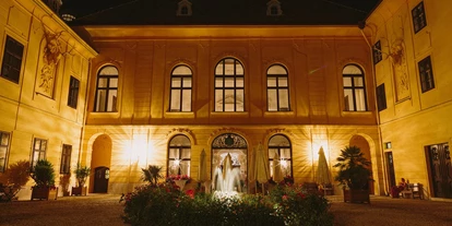 Wedding - Kapelle - Großengersdorf - Das Schloss Eckartsau bei Nacht. - Schloss Eckartsau