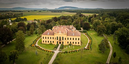 Hochzeit - Art der Location: Schloss - Niederösterreich - Das Hochzeitsschloss Eckartsau aus der Luft. - Schloss Eckartsau