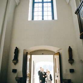 Hochzeit: Die nahegelegene Kirche.
Foto © stillandmotionpictures.com - Schloss Halbturn - Restaurant Knappenstöckl