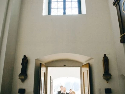 Hochzeit - Pamhagen - Die nahegelegene Kirche.
Foto © stillandmotionpictures.com - Schloss Halbturn - Restaurant Knappenstöckl