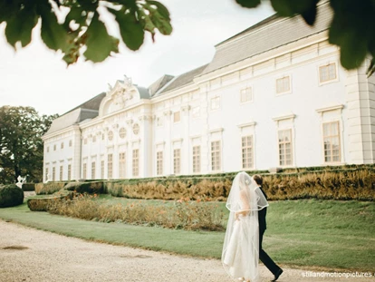 Hochzeit - Pamhagen - Feiern Sie Ihre Hochzeit im Barockjuwel Schloss Halbturn im Burgenland.
Foto © stillandmotionpictures.com - Schloss Halbturn - Restaurant Knappenstöckl