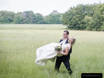 Hochzeit - Pamhagen - Fotoshooting auf unseren umliegenenden Wiesen.
Foto © weddingreport.at - Schloss Halbturn - Restaurant Knappenstöckl