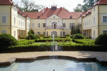 Hochzeit: Hauptgebäude - Schlosshotel Szidónia