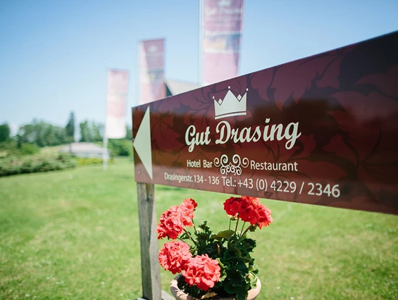 Hochzeitslocation: Heiraten auf Gut Drasing in Krumpendorf am Wörthersee, Kärnten.
Foto © henrywelischweddings.com - Gut Drasing