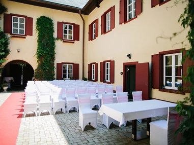 Hochzeitslocation: Heiraten auf Gut Drasing in Krumpendorf am Wörthersee, Kärnten.
Foto © henrywelischweddings.com - Gut Drasing