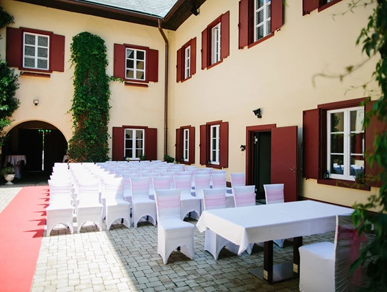 Hochzeitslocation: Heiraten auf Gut Drasing in Krumpendorf am Wörthersee, Kärnten.
Foto © henrywelischweddings.com - Gut Drasing