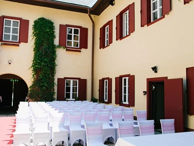 Hochzeitslocation: Heiraten auf Gut Drasing in Krumpendorf am Wörthersee, Kärnten.
Foto © henrywelischweddings.com - Gut Drasing