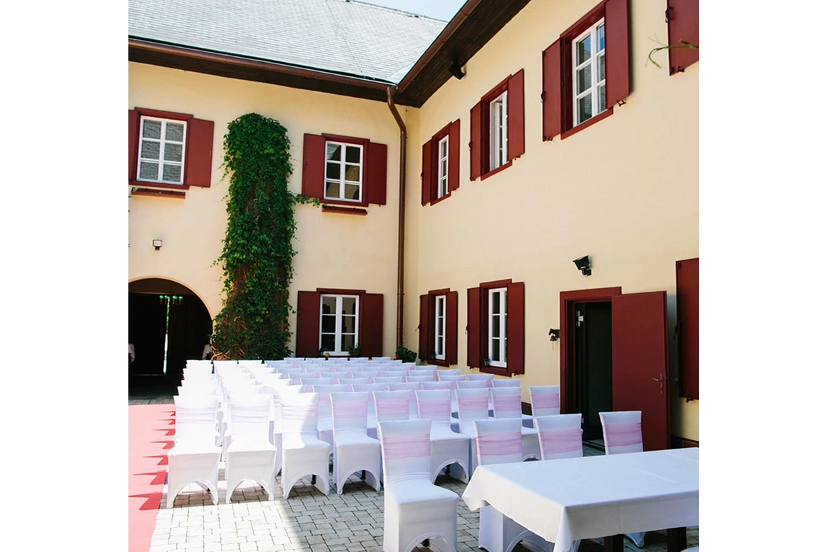 Hochzeitslocation: Heiraten auf Gut Drasing in Krumpendorf am Wörthersee, Kärnten.
Foto © henrywelischweddings.com - Gut Drasing