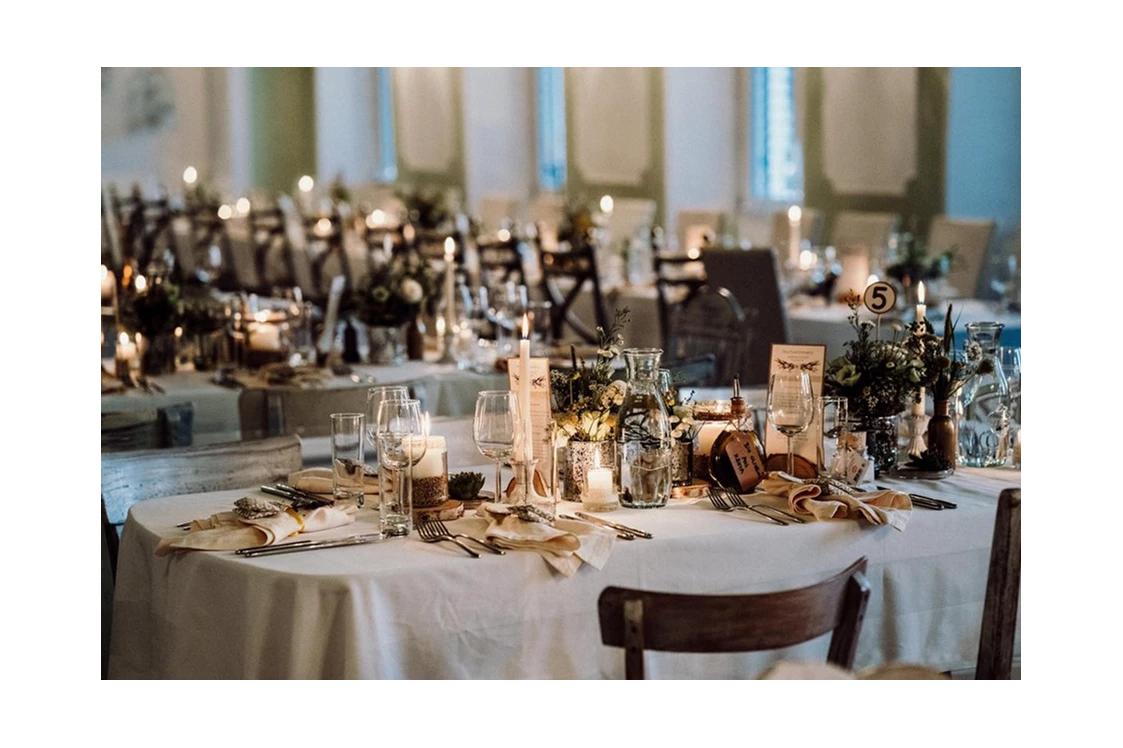 Hochzeit: Romantik bei Kerzenlicht, unser oberstes Gebot für Sie besondere Augenblicke ganz Ihren Vorstellungen entsprechend zu schaffen. - Alte Schule