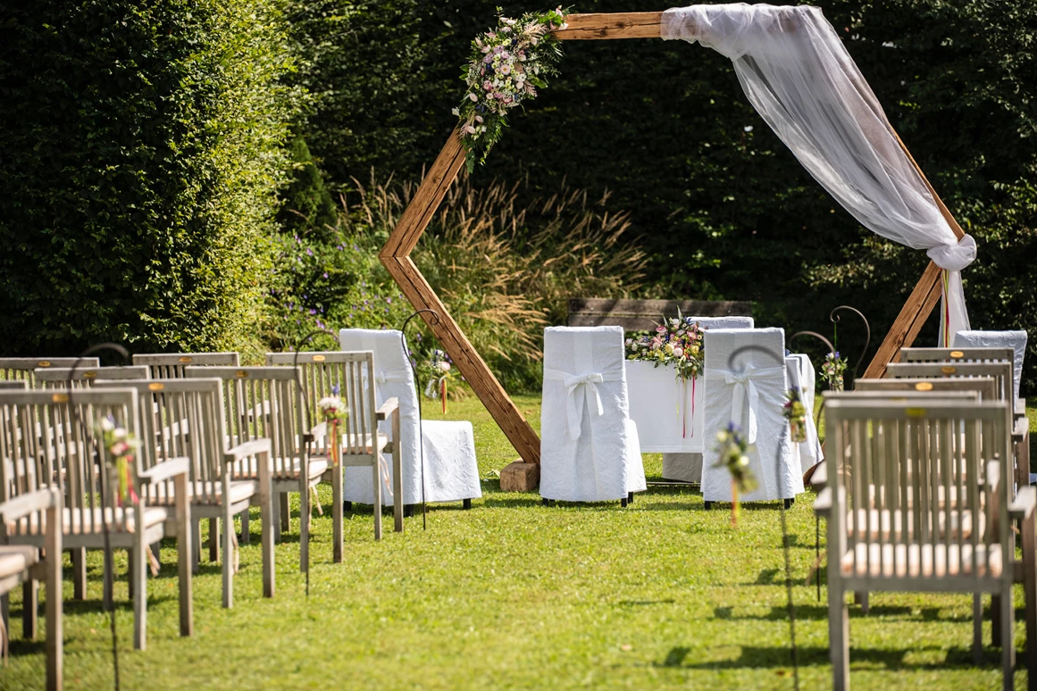 Hochzeitslocation: (C) Miriam Raneburger 
Standesamt Outdoor  - ABP Burgers