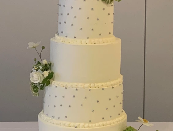 Hochzeitslocation: Hochzeitstorte von der Haus eigenen Konditormeisterin  - ABP Burgers