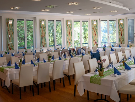 Hochzeitslocation: Raumgestaltung und Tischdekoration - ABP Burgers