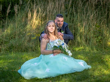 Hochzeitslocation: Fotos im hinteren Garten - ABP Burgers