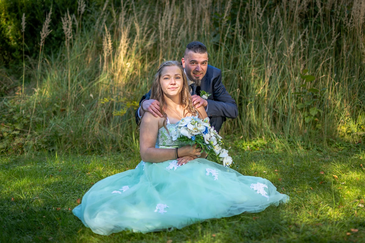 Hochzeitslocation: Fotos im hinteren Garten - ABP Burgers