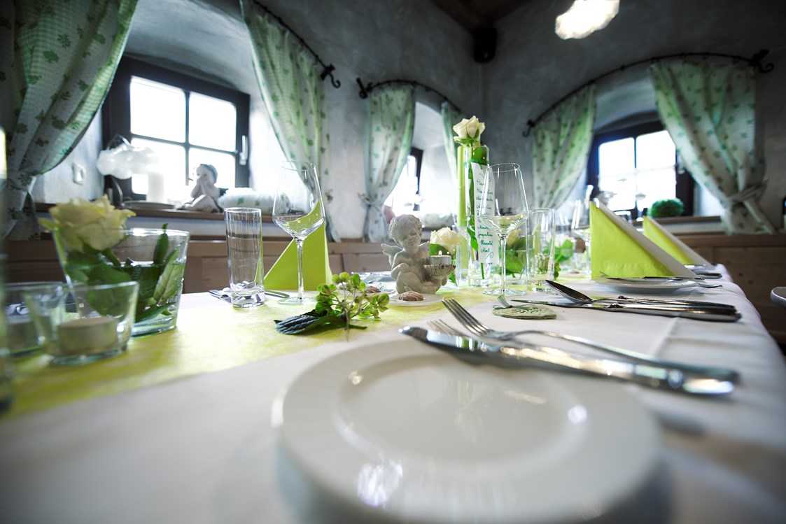 Hochzeit: Die Tiroler Alm....die perfekte Location für Ihre Hochzeit...bietet Platz für 130 Personen auf 2 Etagen. - Eidenberger Alm