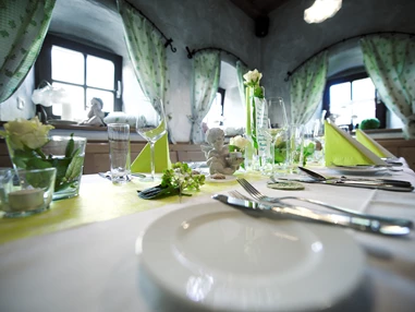 Hochzeitslocation: Die Tiroler Alm....die perfekte Location für Ihre Hochzeit...bietet Platz für 130 Personen auf 2 Etagen. - Eidenberger Alm