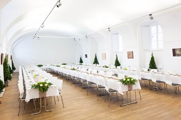 Hochzeit: Hochzeitstafel im Festsaal - Kunsthaus Horn