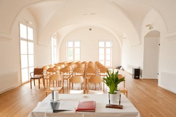 Hochzeit: Standesamtliche Trauung im Piaristensaal - Kunsthaus Horn