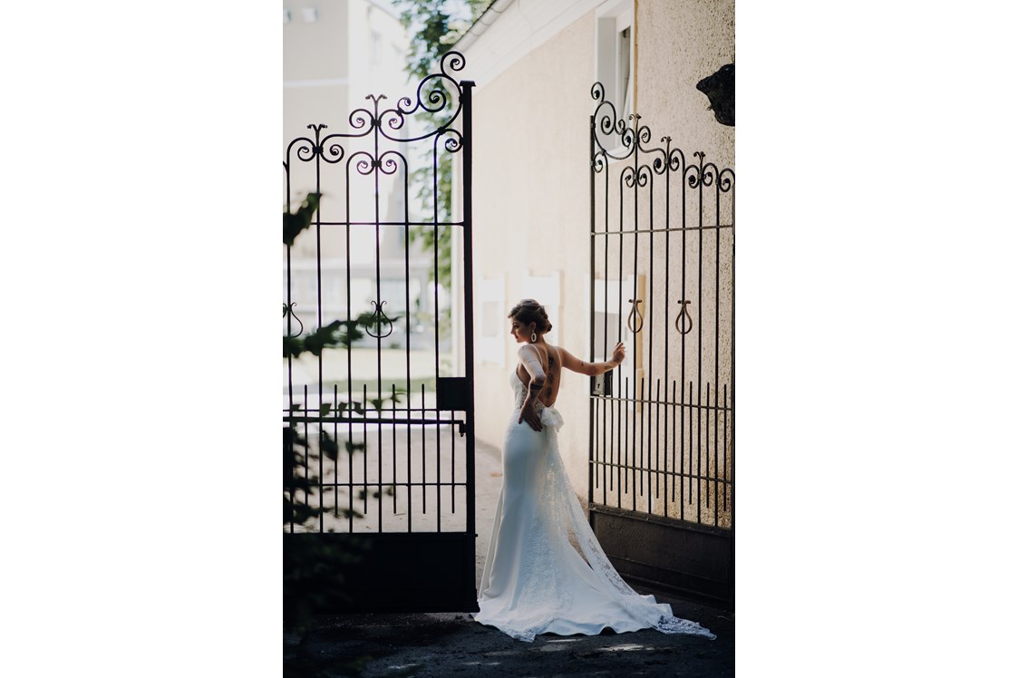 Hochzeit: Braut am Weg zur Kapelle - ARCOTEL Castellani Salzburg