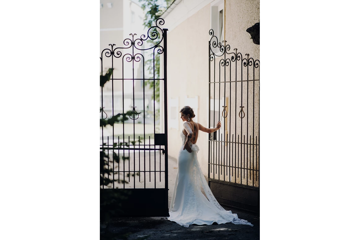 Hochzeit: Braut am Weg zur Kapelle - ARCOTEL Castellani Salzburg