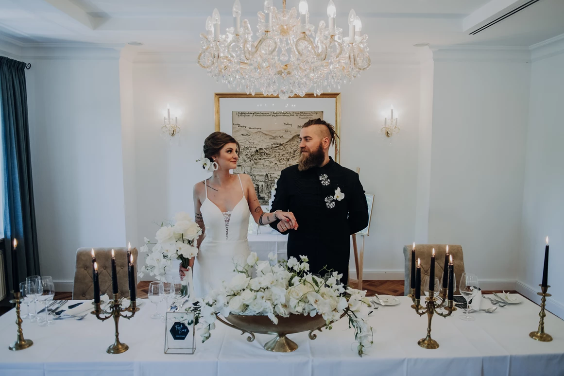 Hochzeit: Brauttafel im Salon Freisaal - ARCOTEL Castellani Salzburg