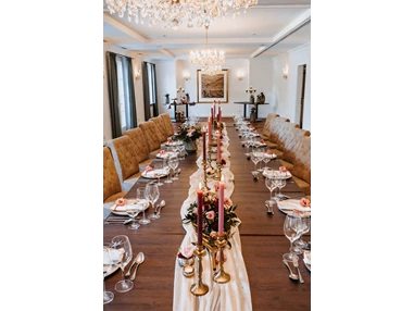 Hochzeit: Tafel im Salon Freisaal - ARCOTEL Castellani Salzburg