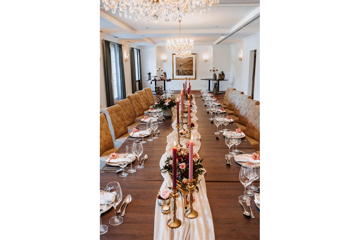 Hochzeit: Tafel im Salon Freisaal - ARCOTEL Castellani Salzburg