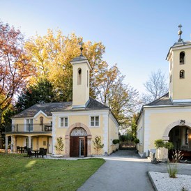 Hochzeit: Der romantische Kapellenhof mit barocker Kapelle und der Alten Pfarrei - ARCOTEL Castellani Salzburg
