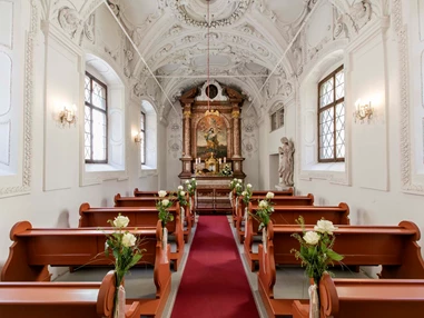 Hochzeit: Unsere barocke Kapelle ist für christliche und nicht-christliche Trauungen frei gegeben und bietet Platz für 40 Personen - ARCOTEL Castellani Salzburg