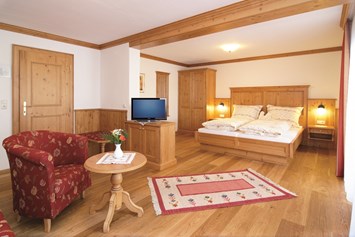 Hochzeit: gemütliche Zimmer mit DU/WC, TV direkt im Hotel, auch Einzelzimmer, Dreibett- oder Vierbettzimmer verfügbar. - Hotel Rupertihof