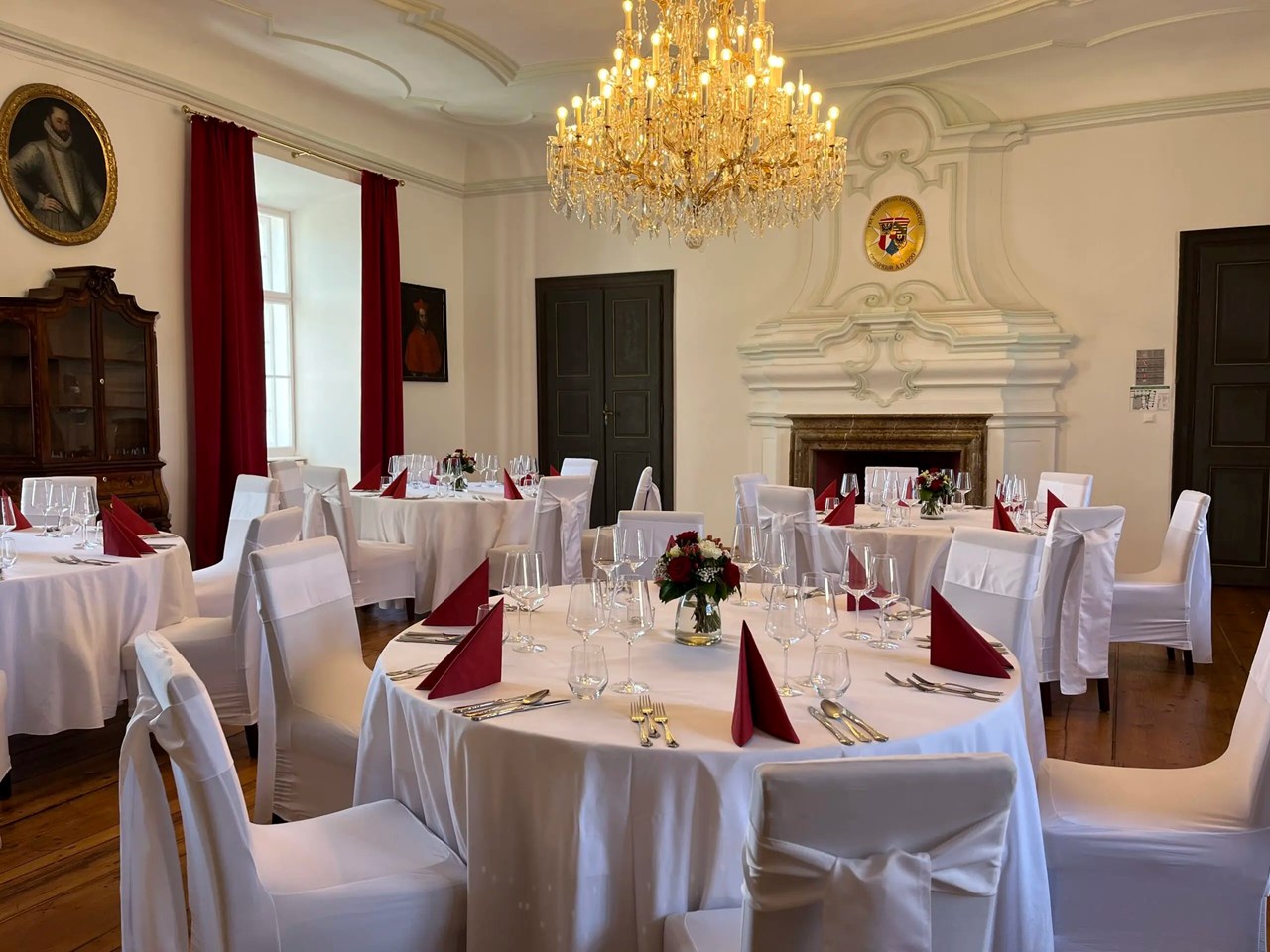Schlosshotel Mailberg Information about the banquet halls Fireplace room