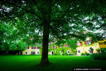 Hochzeit: Genießen Sie die Gartenanlagen des Schloss Ottersbach.
Foto © greenlemon.at - Schloss Ottersbach