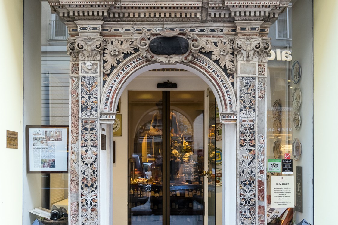 Hochzeit: Eingangsportal - Ristorante Firenze Enoteca