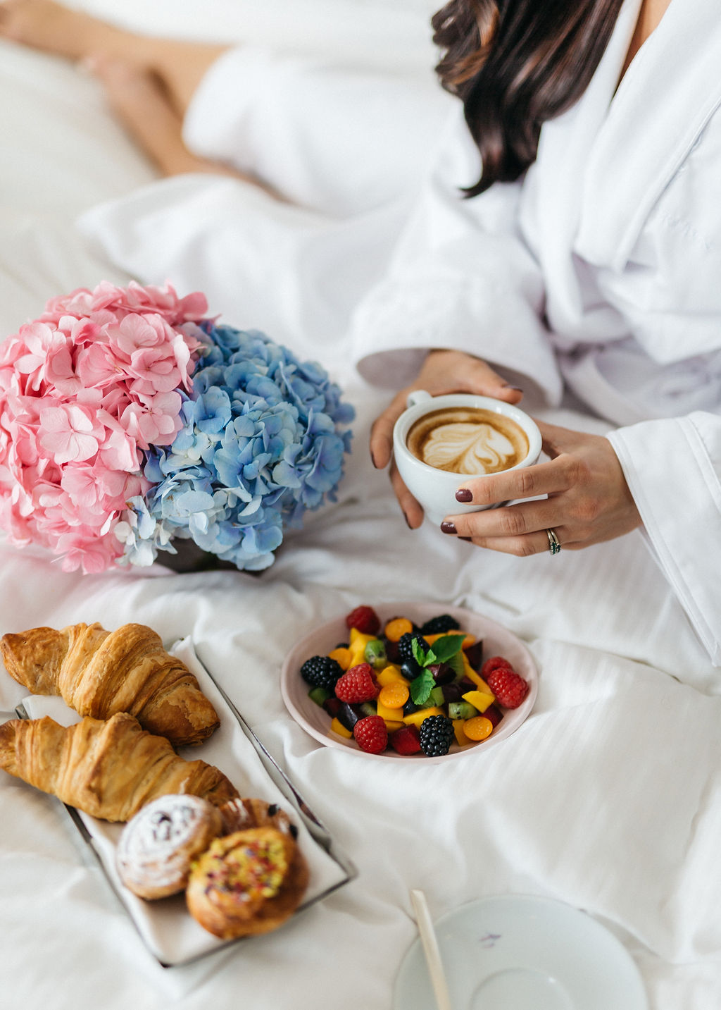 Hochzeit: Entspanntes Frühstück im Bett - The Ritz-Carlton, Vienna