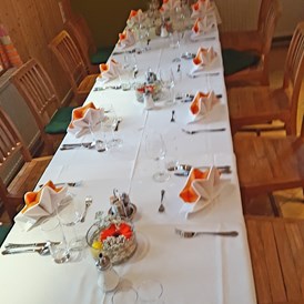 Hochzeit: Tischdekoration bei einer Hochzeitsfeier im Lokal - Berggasthof Magdalenenhof